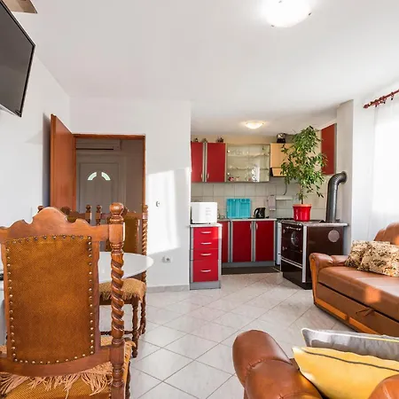 Holiday home Lovely In With Kitchen
