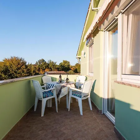 Lovely In With Kitchen Holiday home Fazana