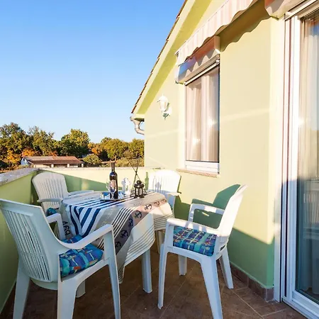 Holiday home Lovely In With Kitchen